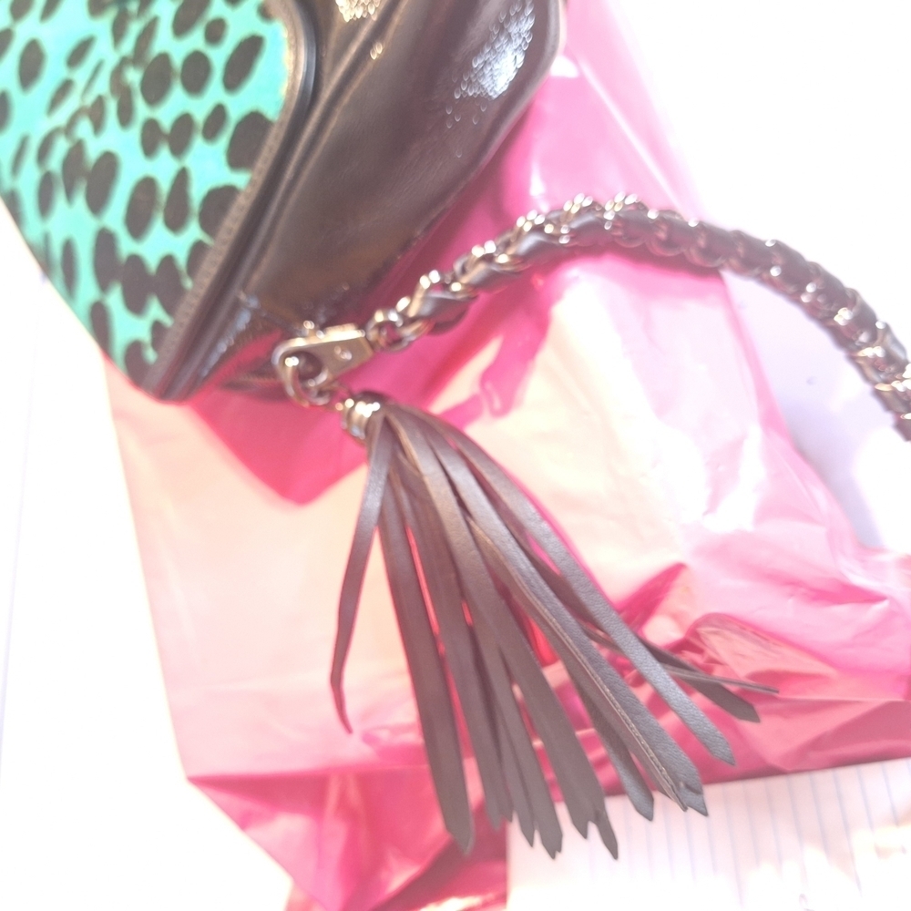 Eric Javits Black and Green Crossbody Bag - Picture 10 of 12